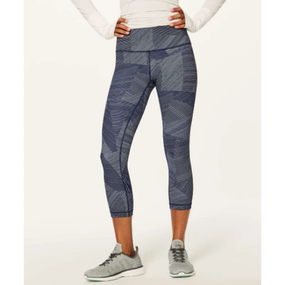 Lululemon High-Rise Navy Patterned Crop Leggings SZ 8 Good Condition